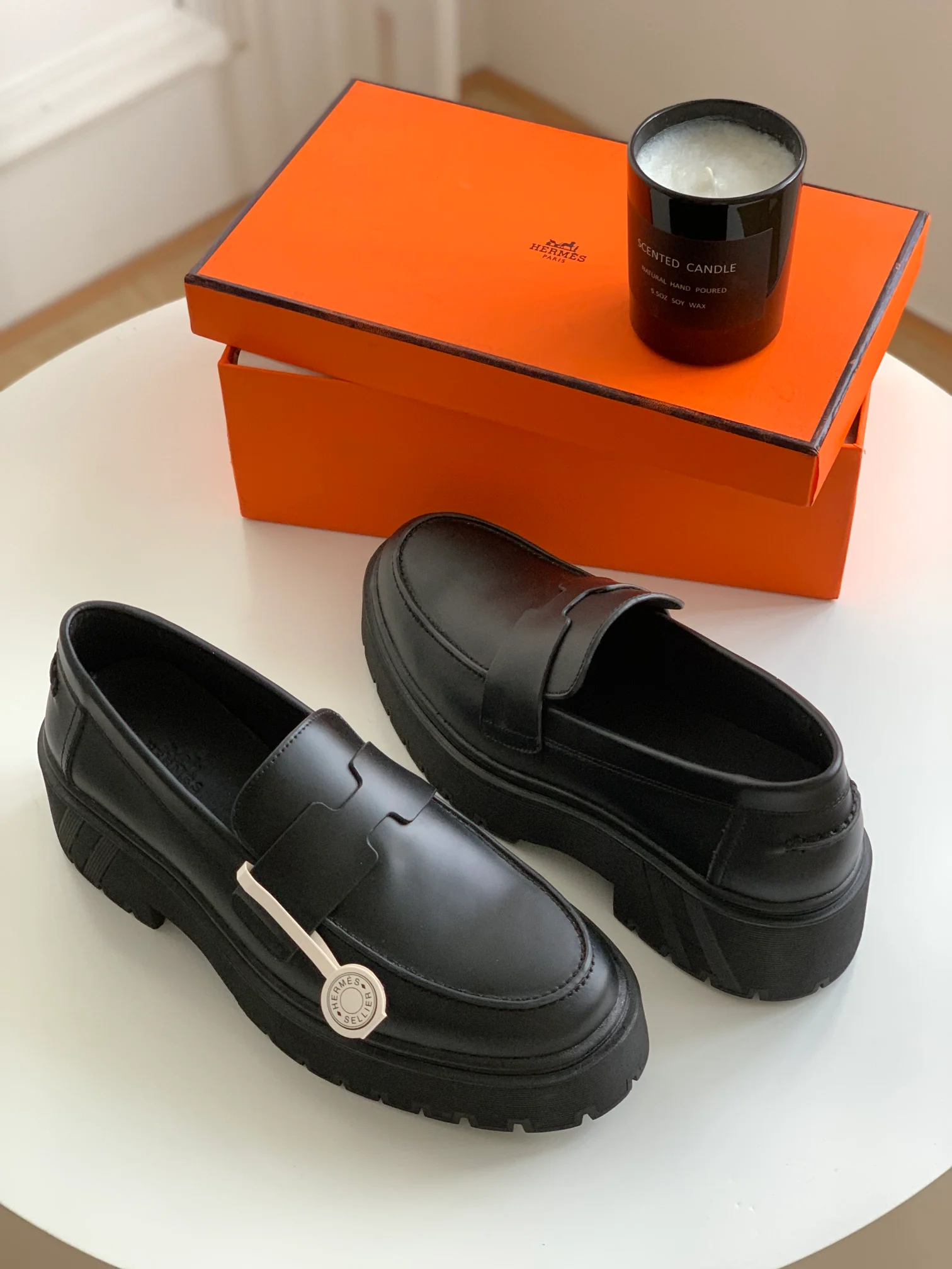 Новинка сезона осень/зима 2023 от Hermes - Лоферы Hitch - Черные