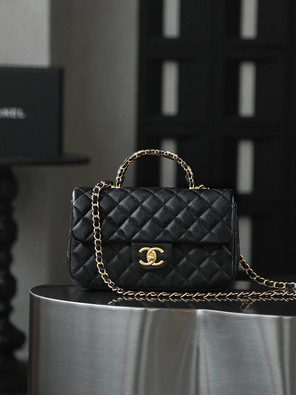 Сумка Chanel 25b с кожаной ручкой, модель CF, мини-размер, большой размер, золотая пряжка.