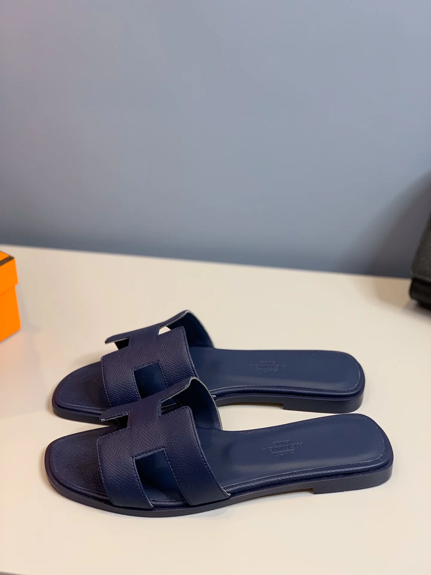 Новинка 2022 года от Hermes - Тапочки с отпечатком руки в форме буквы H - Королевский синий