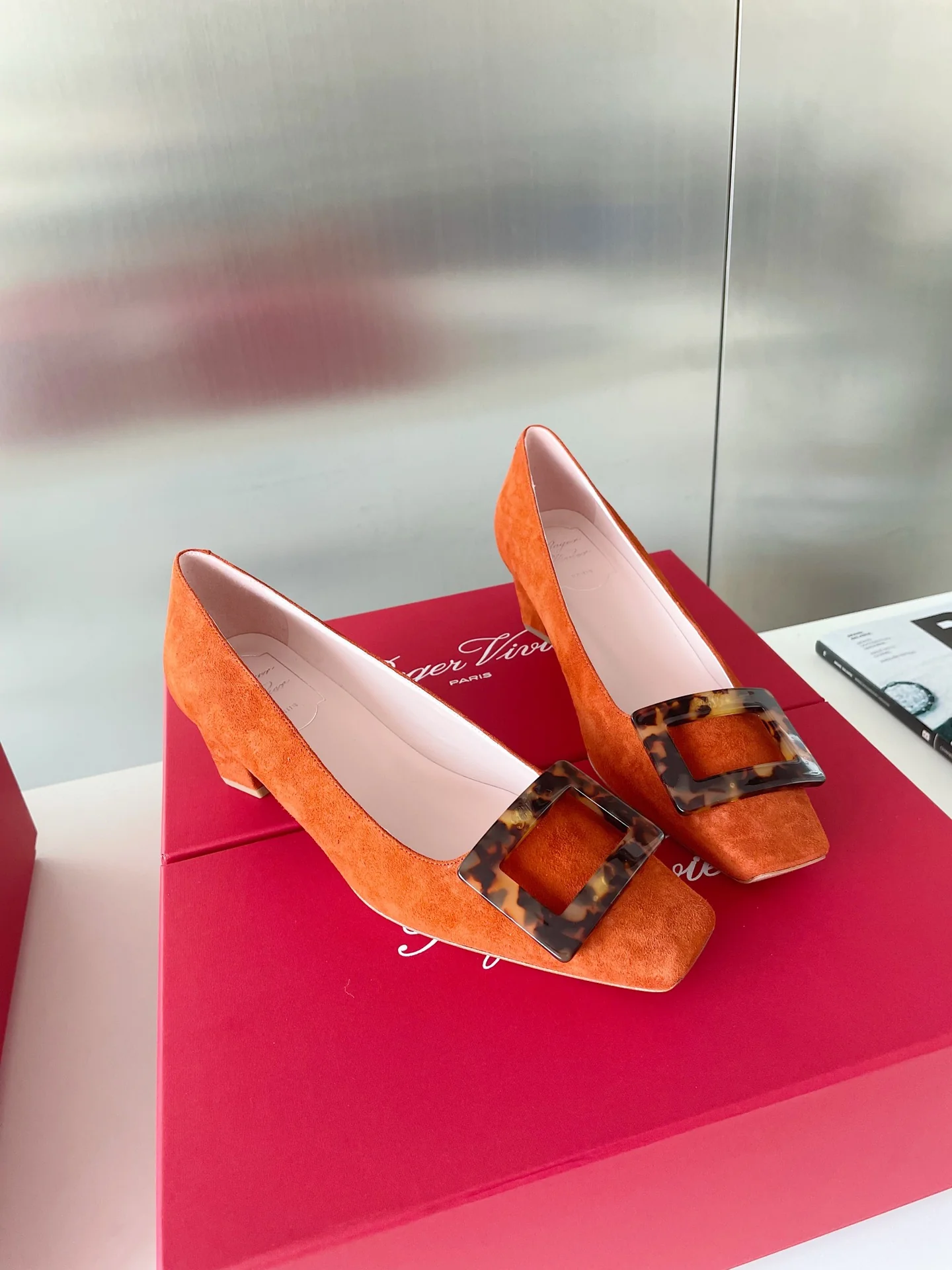 Туфли Roger Vivier Belle с пряжкой и квадратным носком, черепаховая расцветка - 1