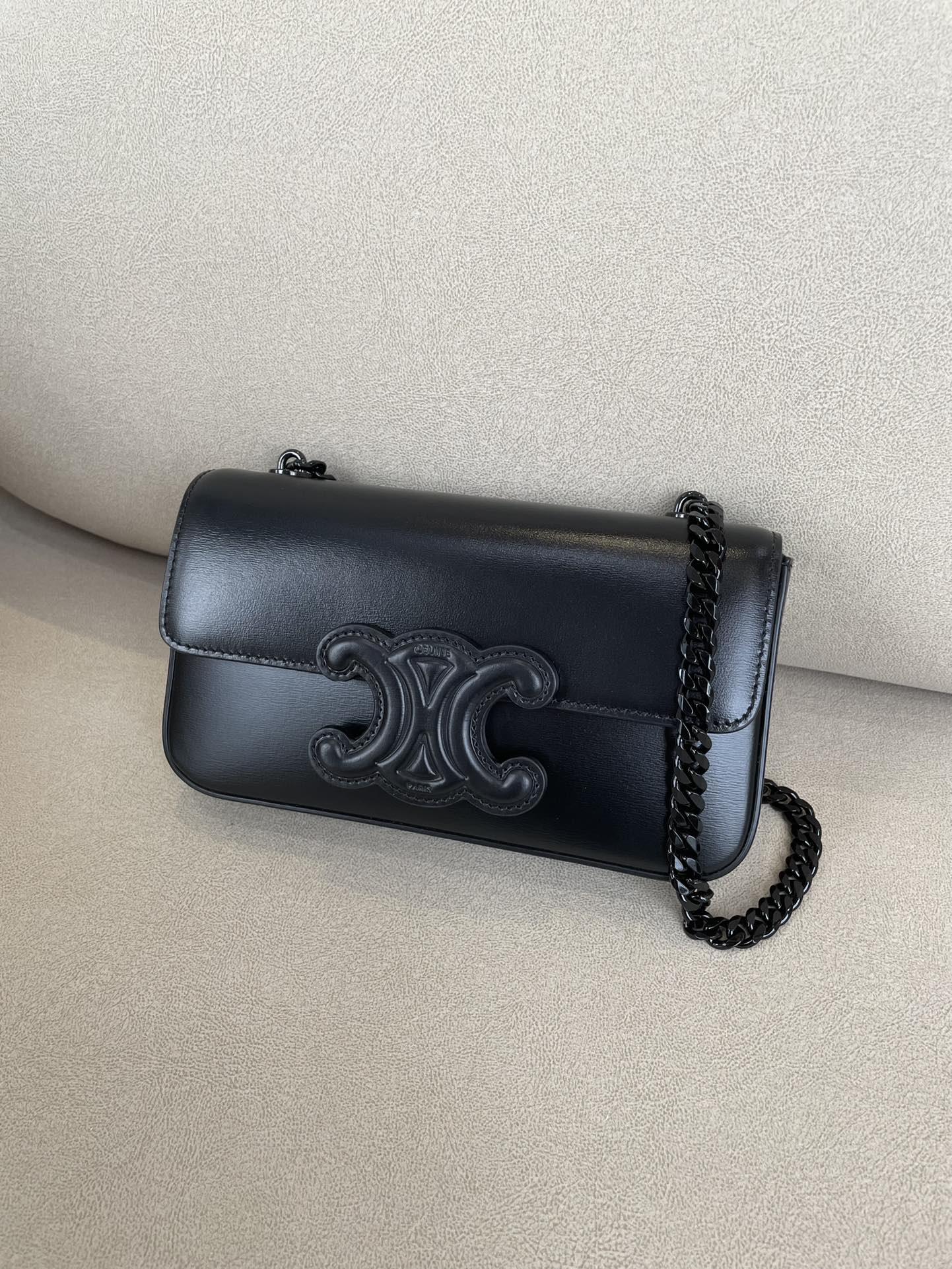 Сумка Celine Triomphe на плечо из глянцевой телячьей кожи с цепочкой - 3 шт.