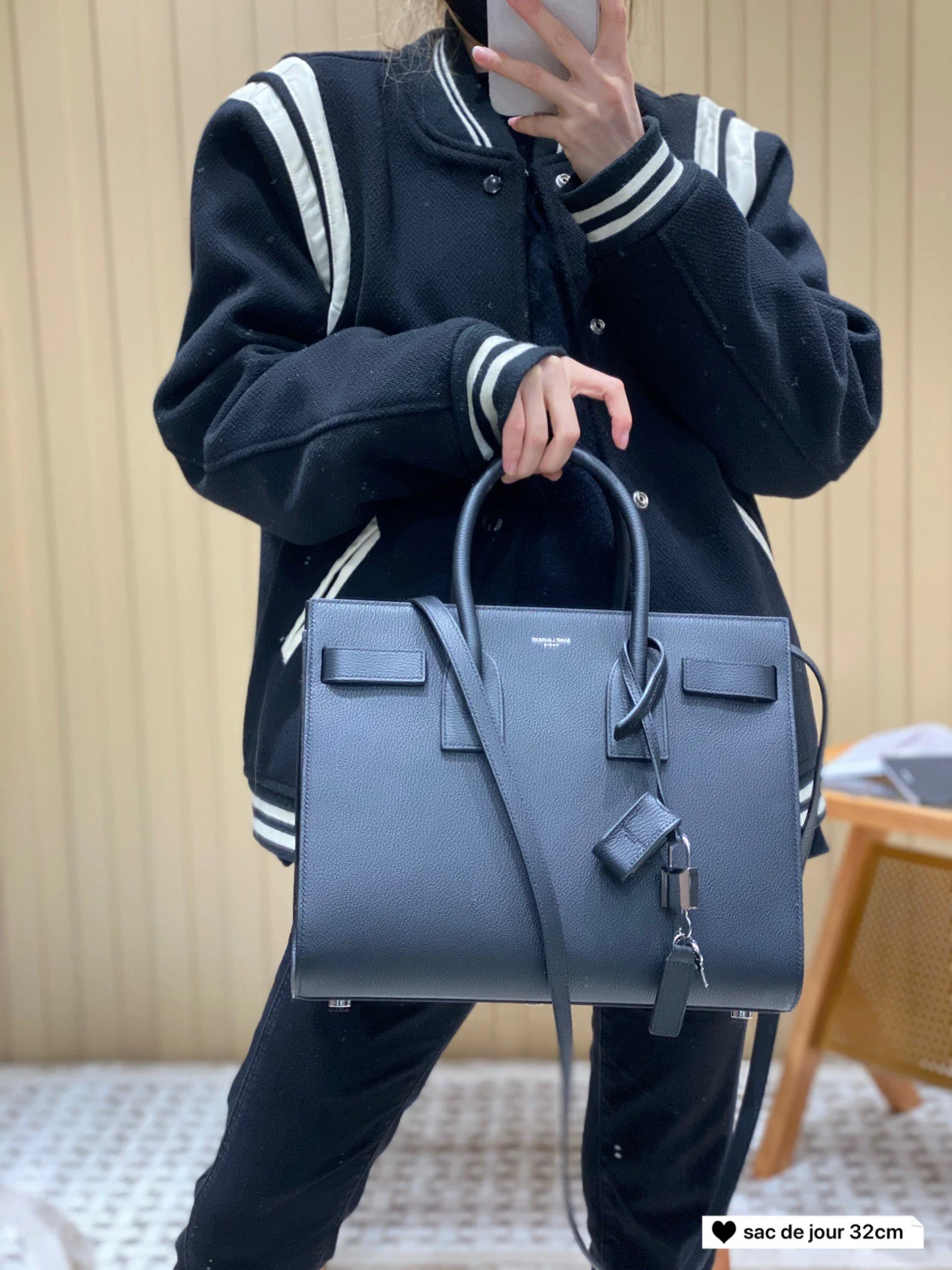 Сумка-гармошка YSL Sac-de-jour с рисунком под козу - черная - 32 см