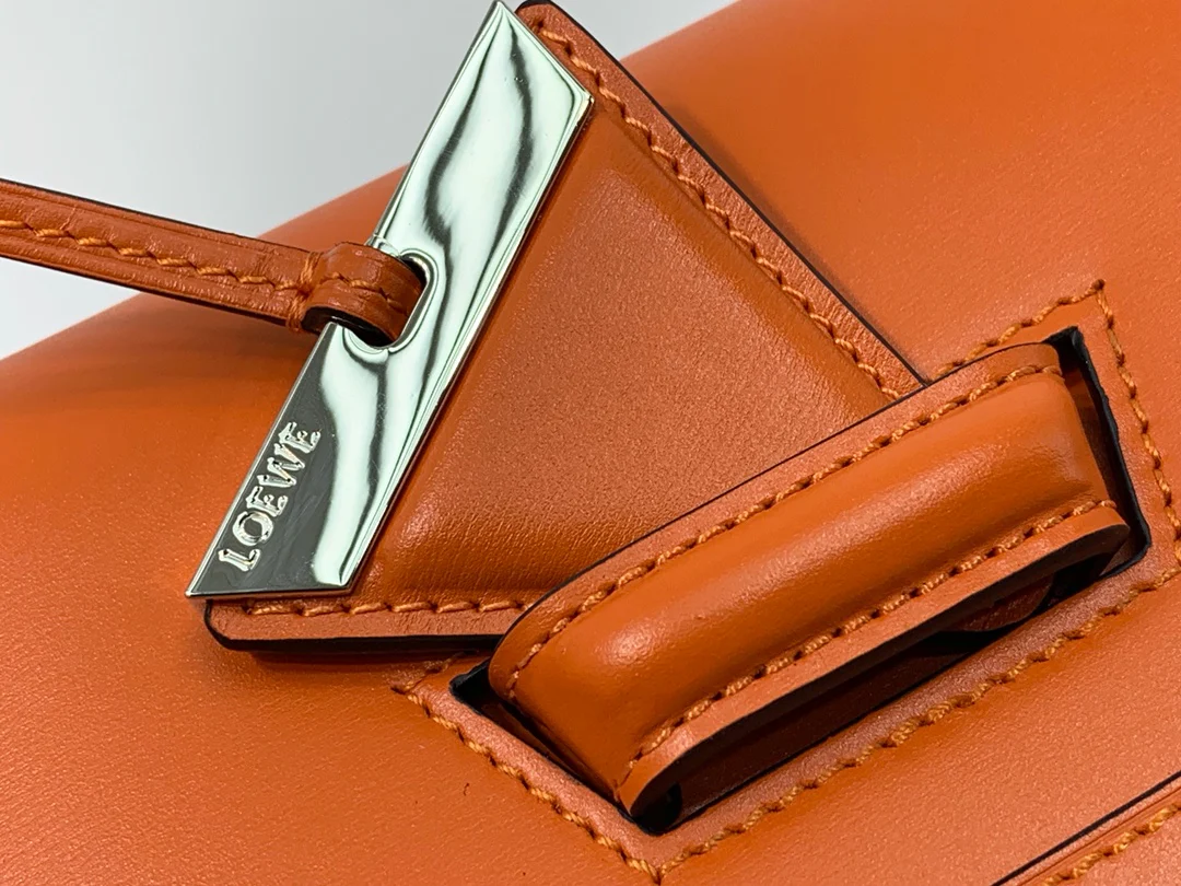 Треугольная сумка Loewe - Телячья кожа - Маленькая - 1 шт.