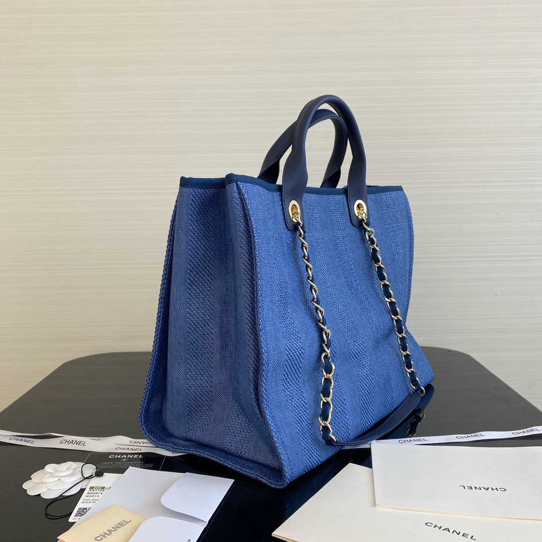 Большая пляжная сумка Chanel в темно-синюю полоску