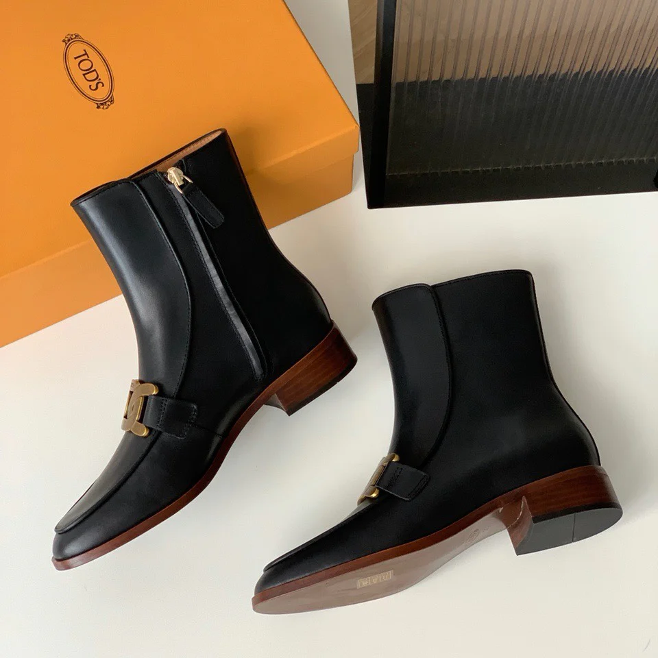 Tods - Новинка сезона осень/зима 2022 - Ботильоны на толстом каблуке крупной вязки с золотой пряжкой