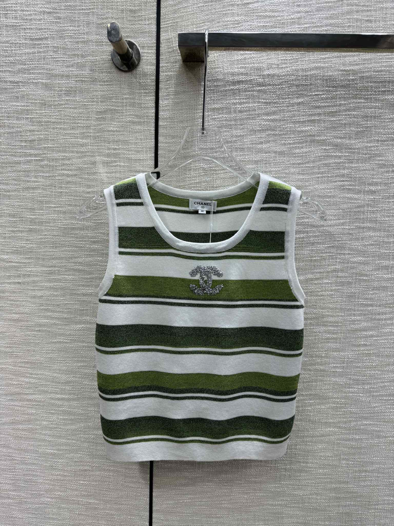 Вязаный жилет Chanel 2403 в полоску с цветовыми блоками - зеленый