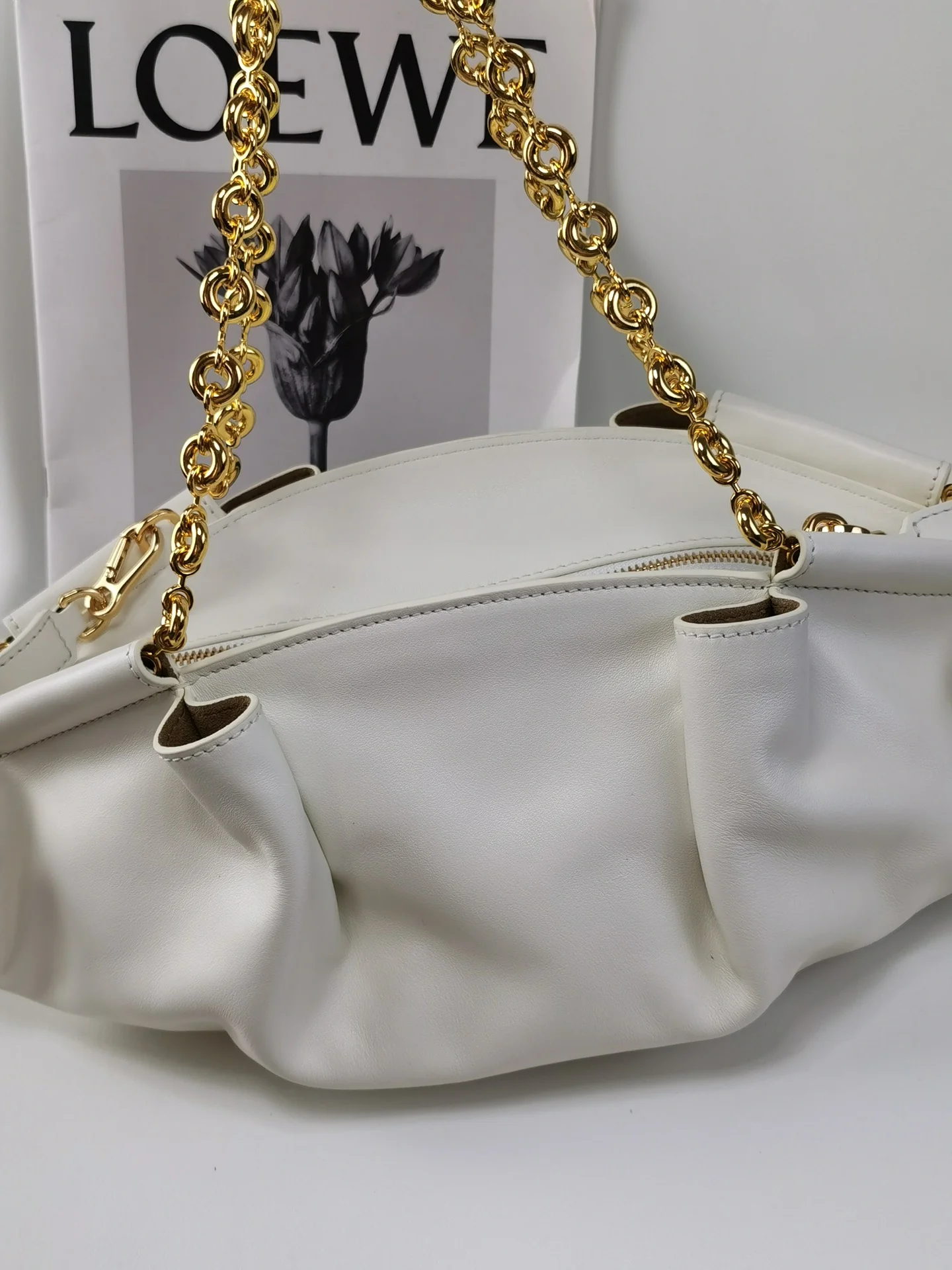 Сумка для прогулок Loewe Paseo - телячья кожа наппа - маленькая - с цепочкой - белая