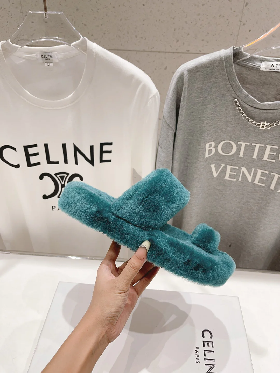 Новинка 2023 года от Celine - Шерстяные шлепанцы - Зеленые