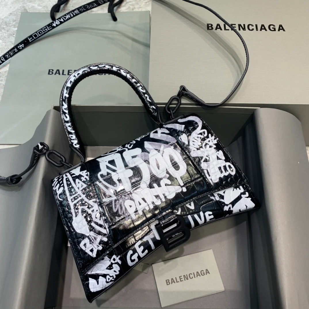 Сумка Balenciaga Hourglass - черная с рисунком под крокодиловую кожу