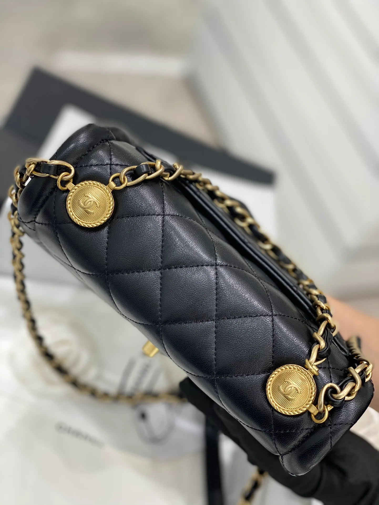 Классическая коллекция Chanel CF - Новинка сезона осень/зима 2020 - Кожа ягненка с золотой пряжкой - Черный