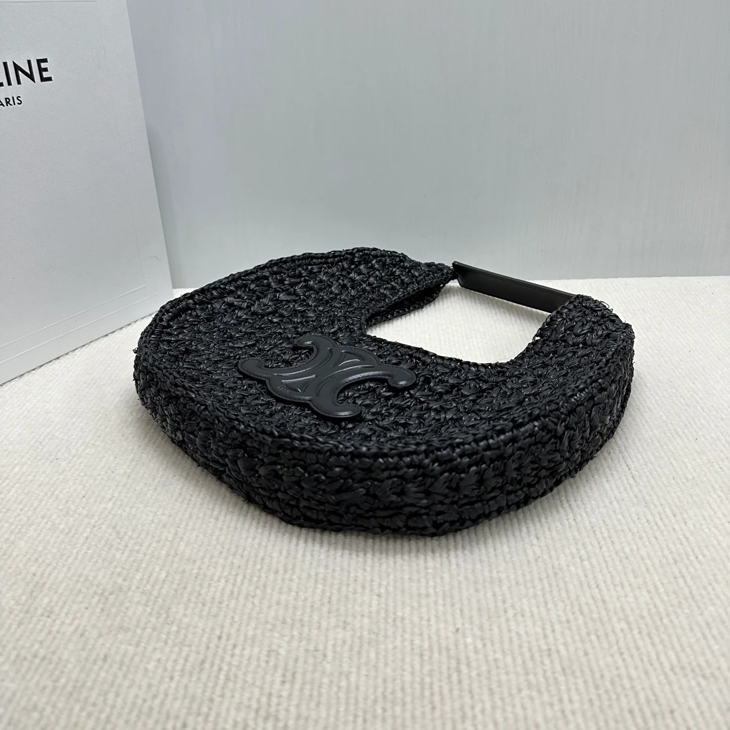 Соломенная сумка-хобо Celine - черная