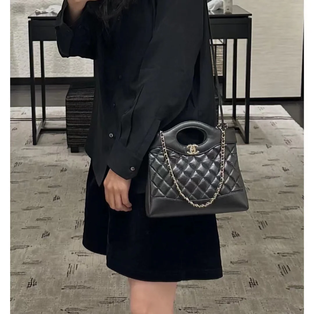 Коллекция Chanel Pre-Fall 2023 - сумка 31bag - черная - мини