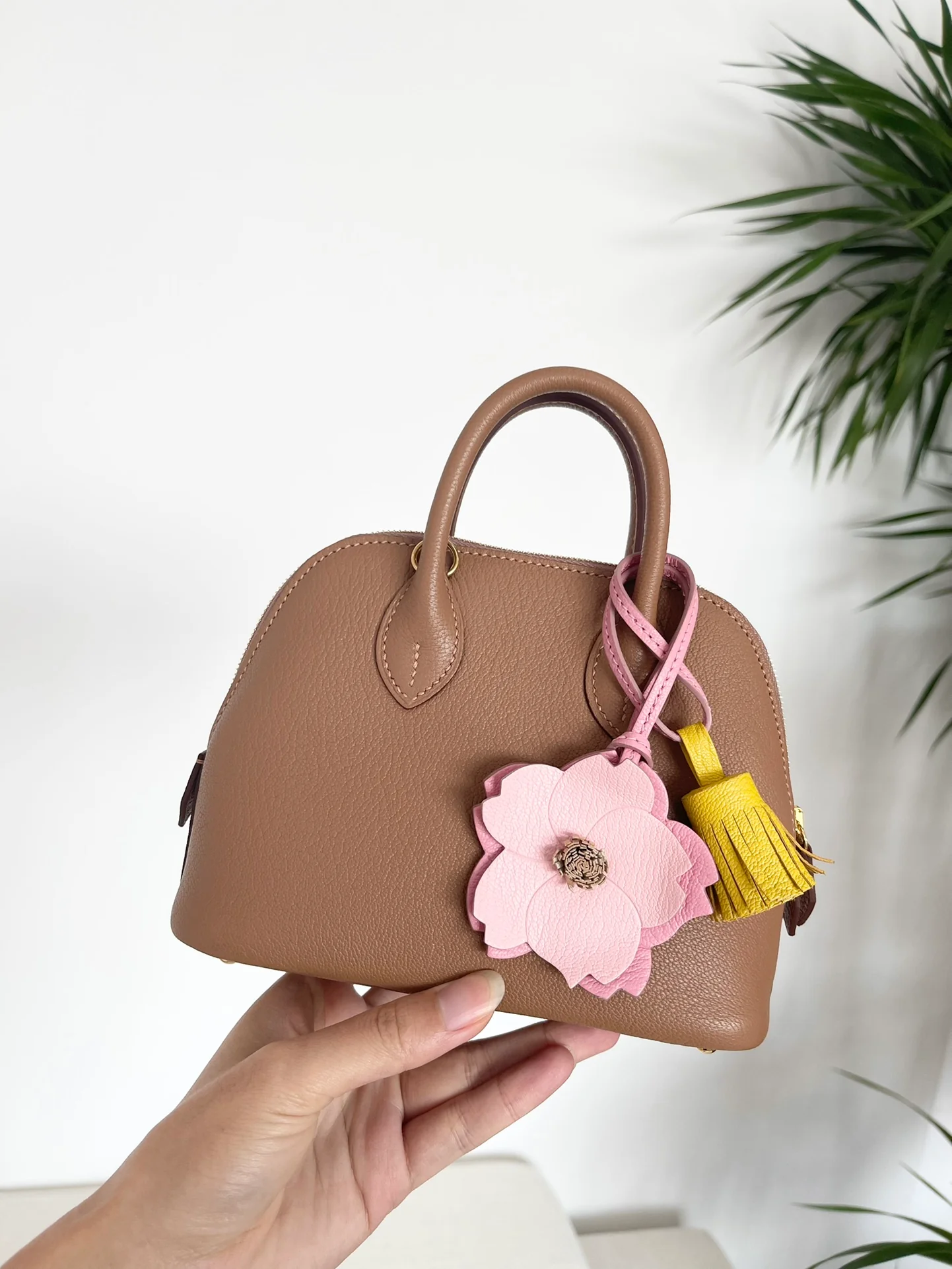 Hermes Bolide Mini из козьей кожи, размер 2J, цвет павлиньего дерева, золотая пряжка