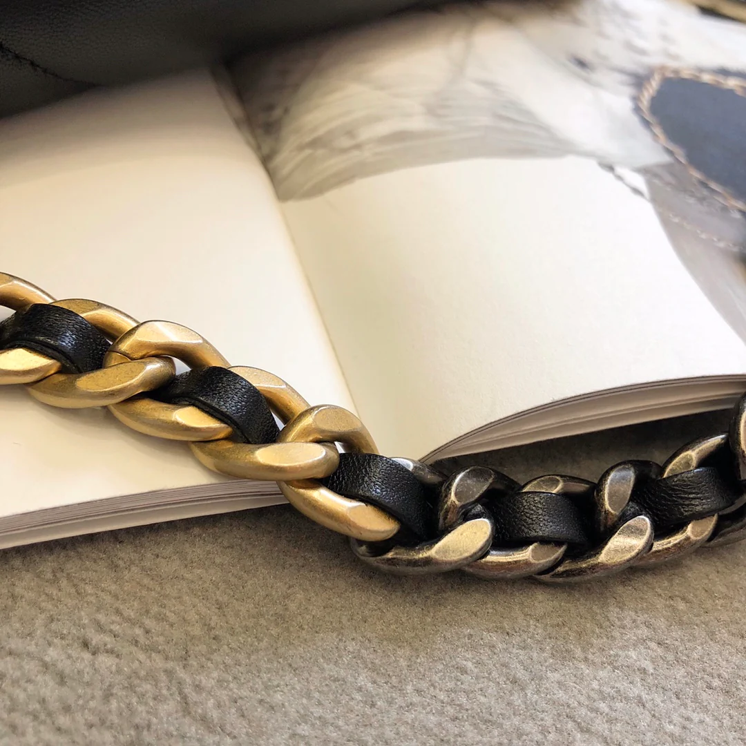 Маленькая сумочка Chanel 19bag - черная