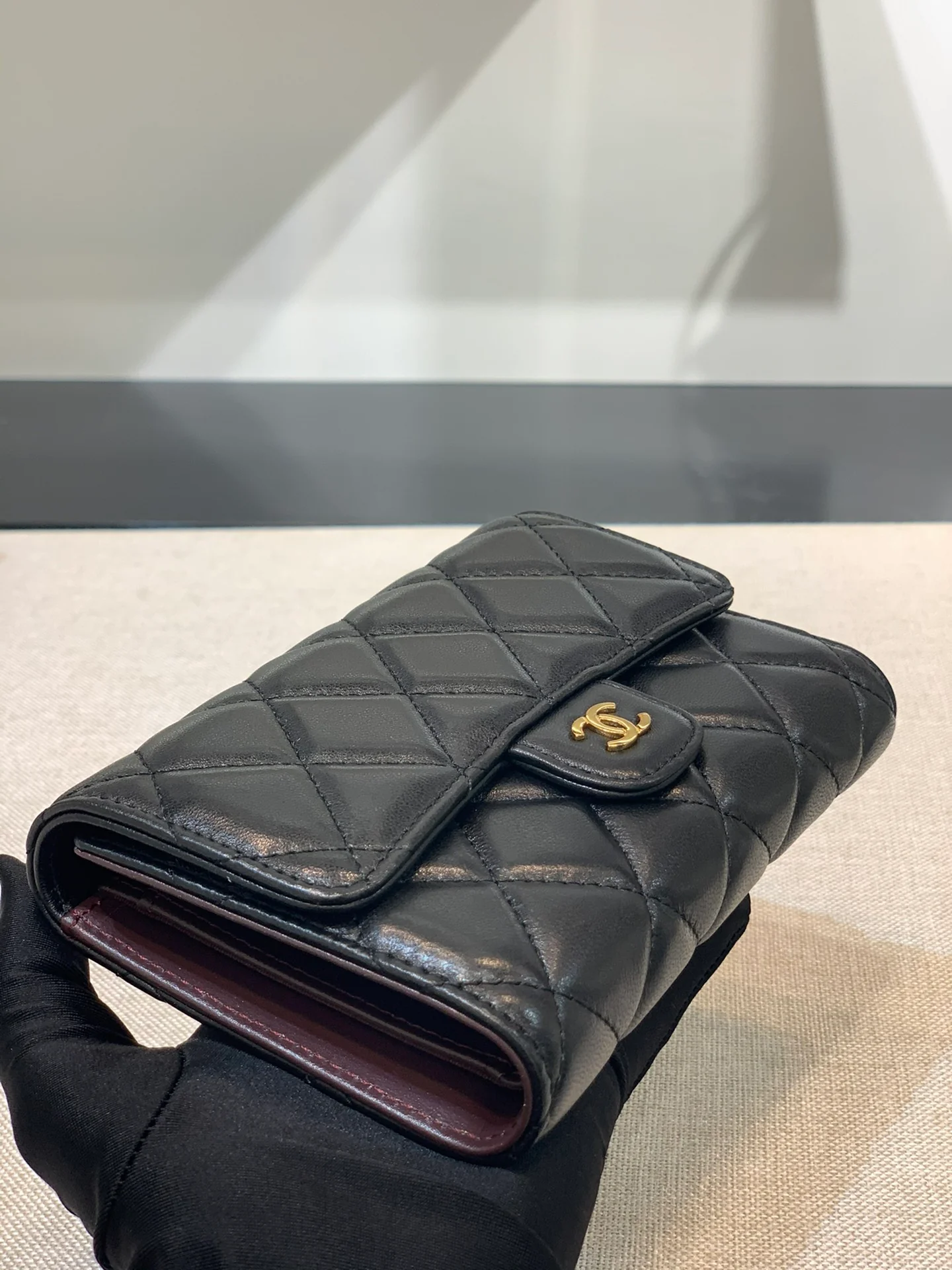 Очки Chanel Classic CF Tri-fold Frame - черная овечья кожа с золотой пряжкой