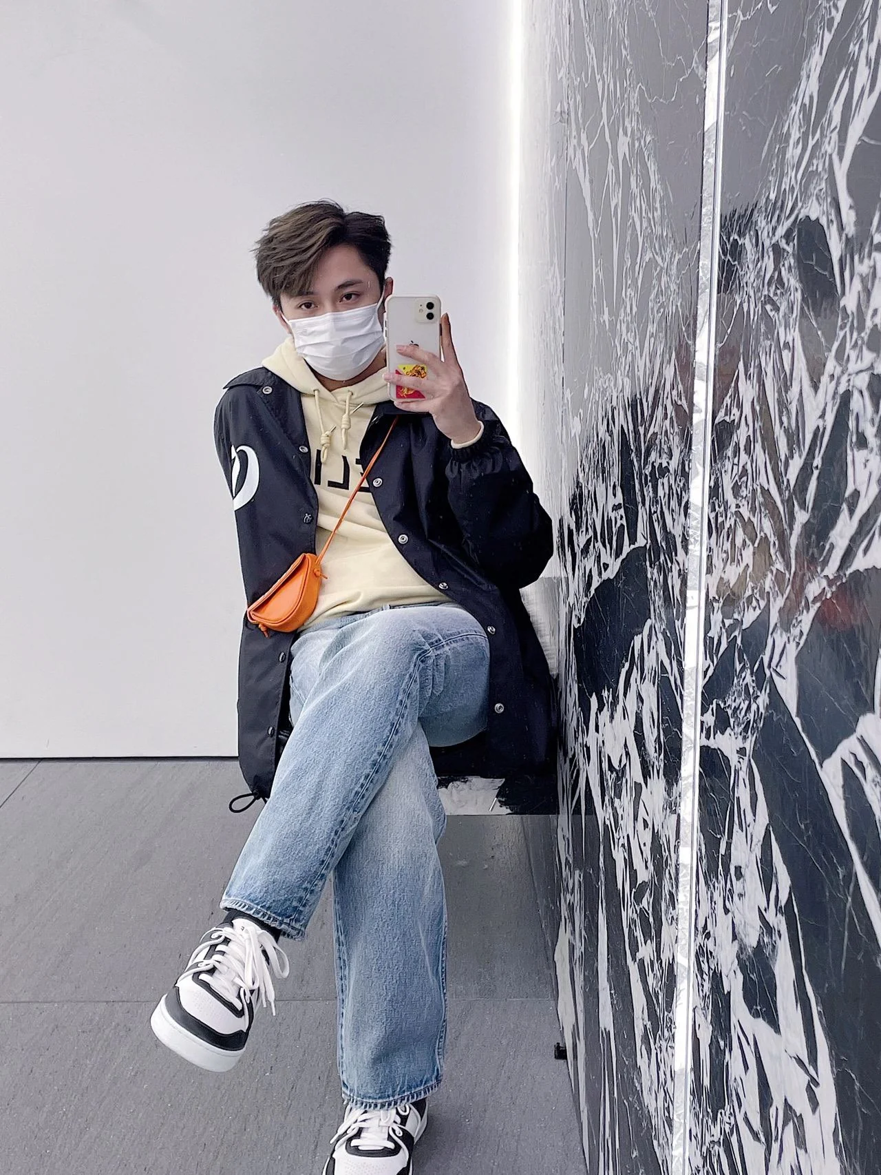 Новинка 2022 года от Celine - Белые кроссовки/Повседневная обувь - Унисекс - Черные - Фотографии людей в них