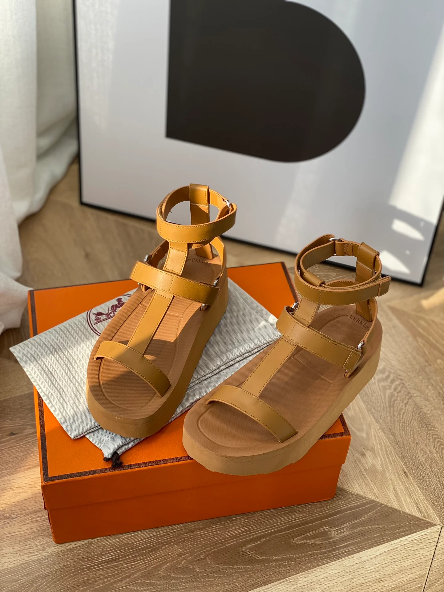 Римские сандалии на платформе Hermes