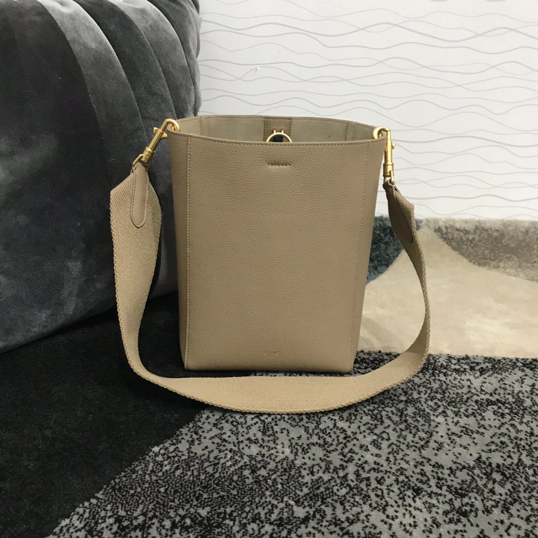 Сумка-ведро Celine Sangle - текстура личи - абрикосовый цвет