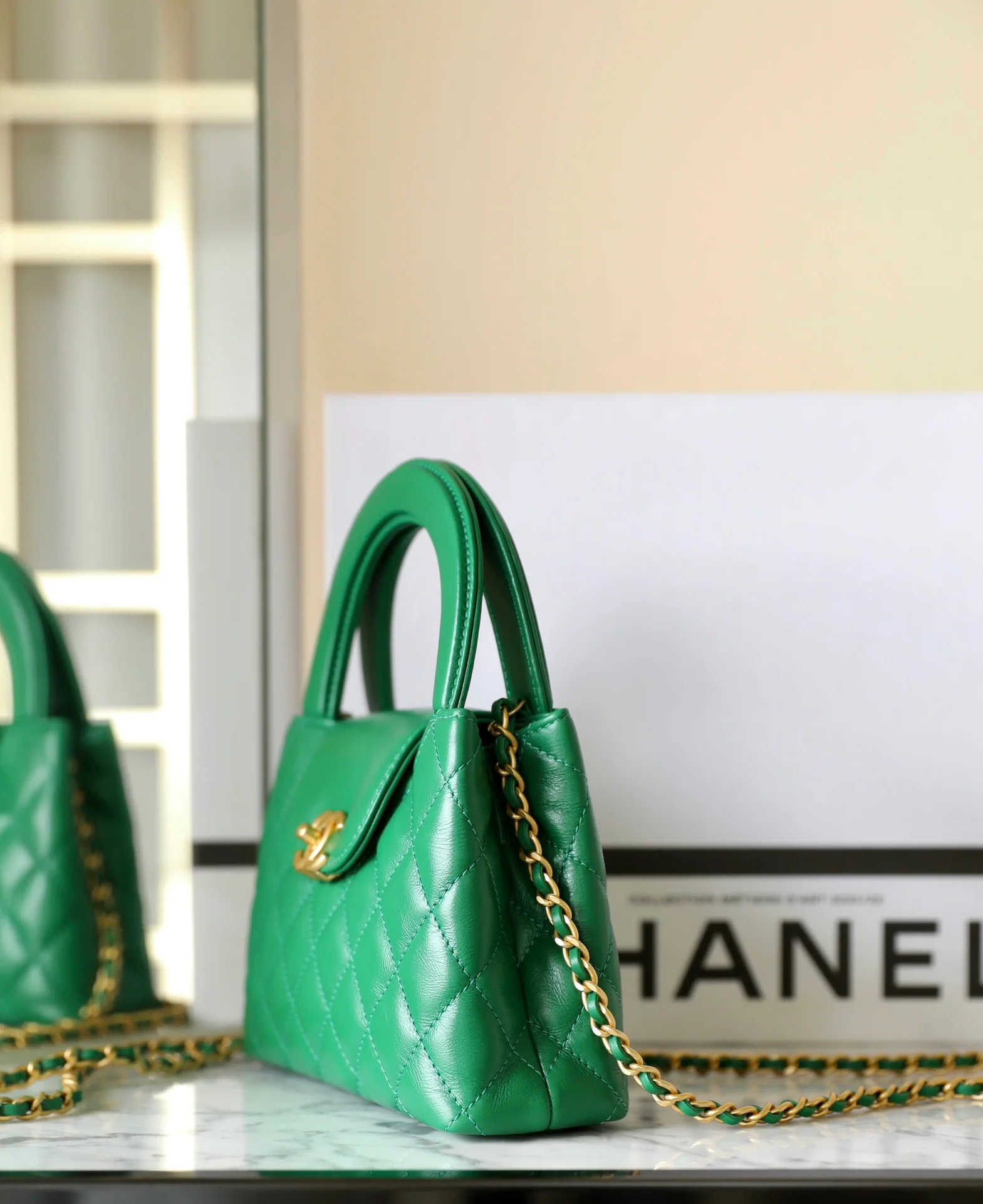 Сумка Chanel Kelly Chain, большая, изумрудно-зеленая.