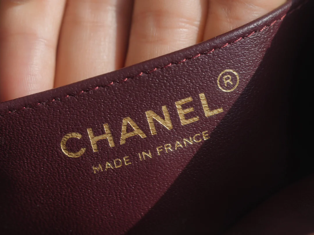 Часы Chanel CF Square Fat Man - 18 см - из черной овечьей кожи с золотой пряжкой