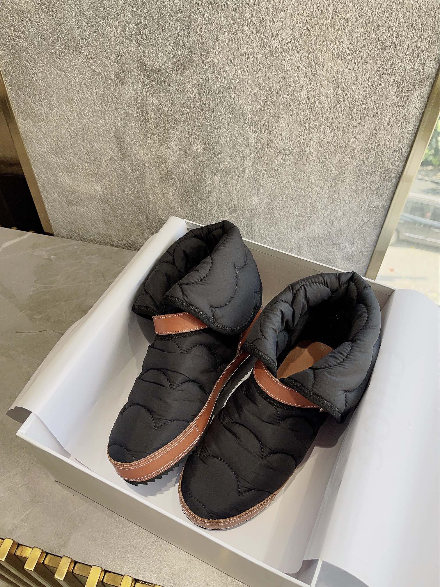 Весенняя коллекция Chloe 2022 — Пуховые зимние сапоги — Черные