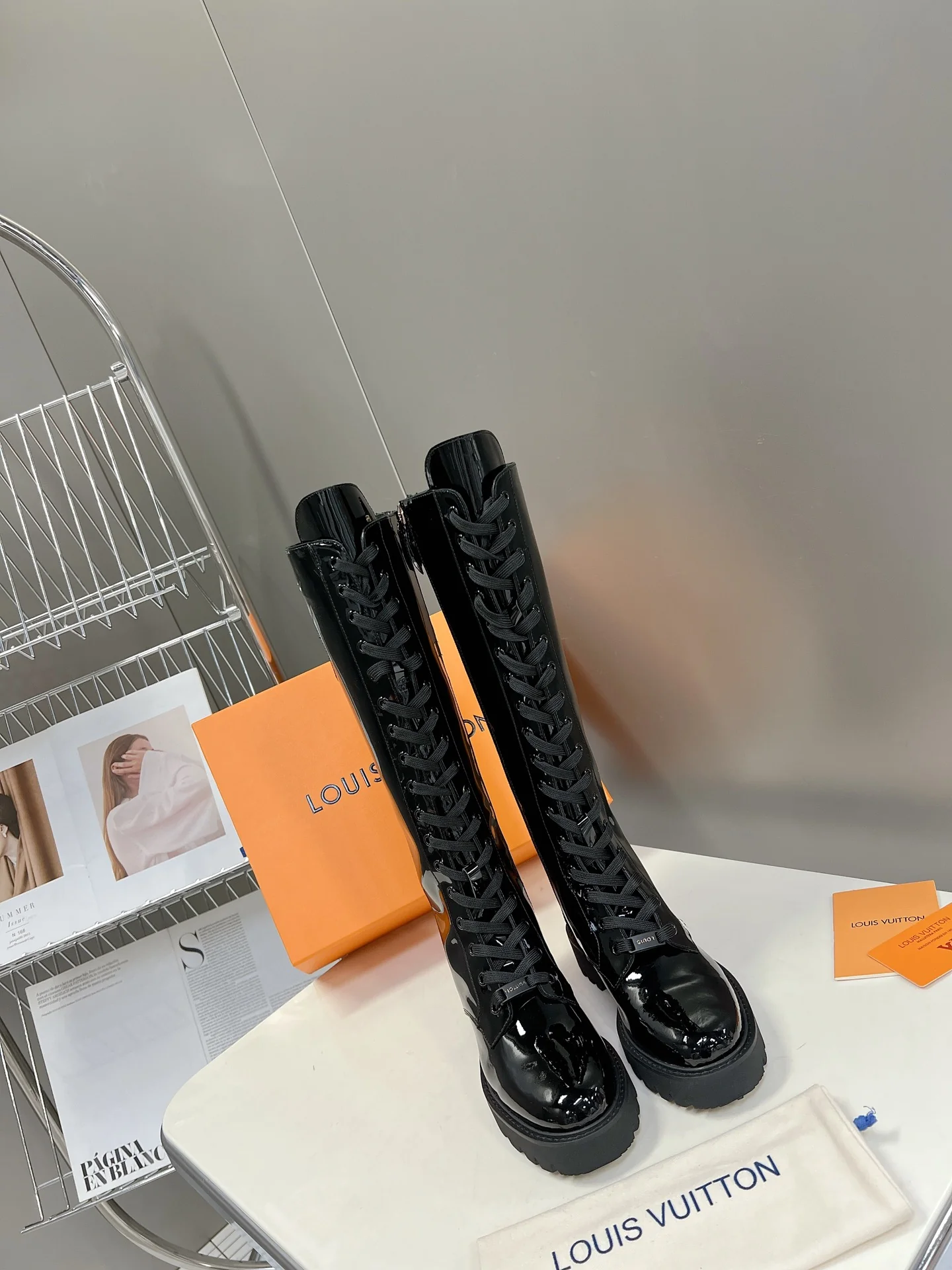 LV - Лакированные ботинки на шнуровке с боковой вышивкой логотипа - Черные