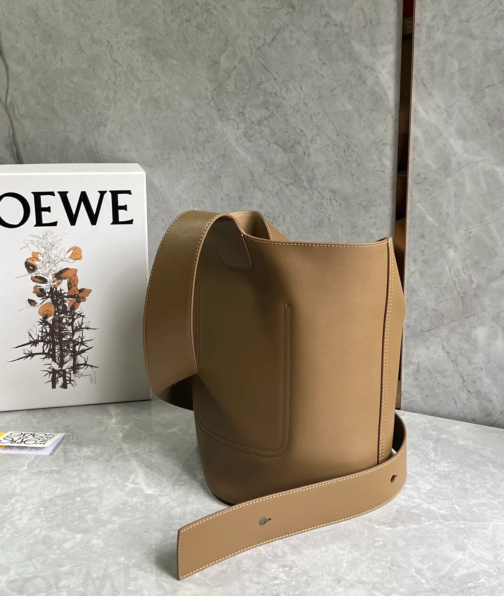 Сумка-ведро Loewe Pebble - коричневая