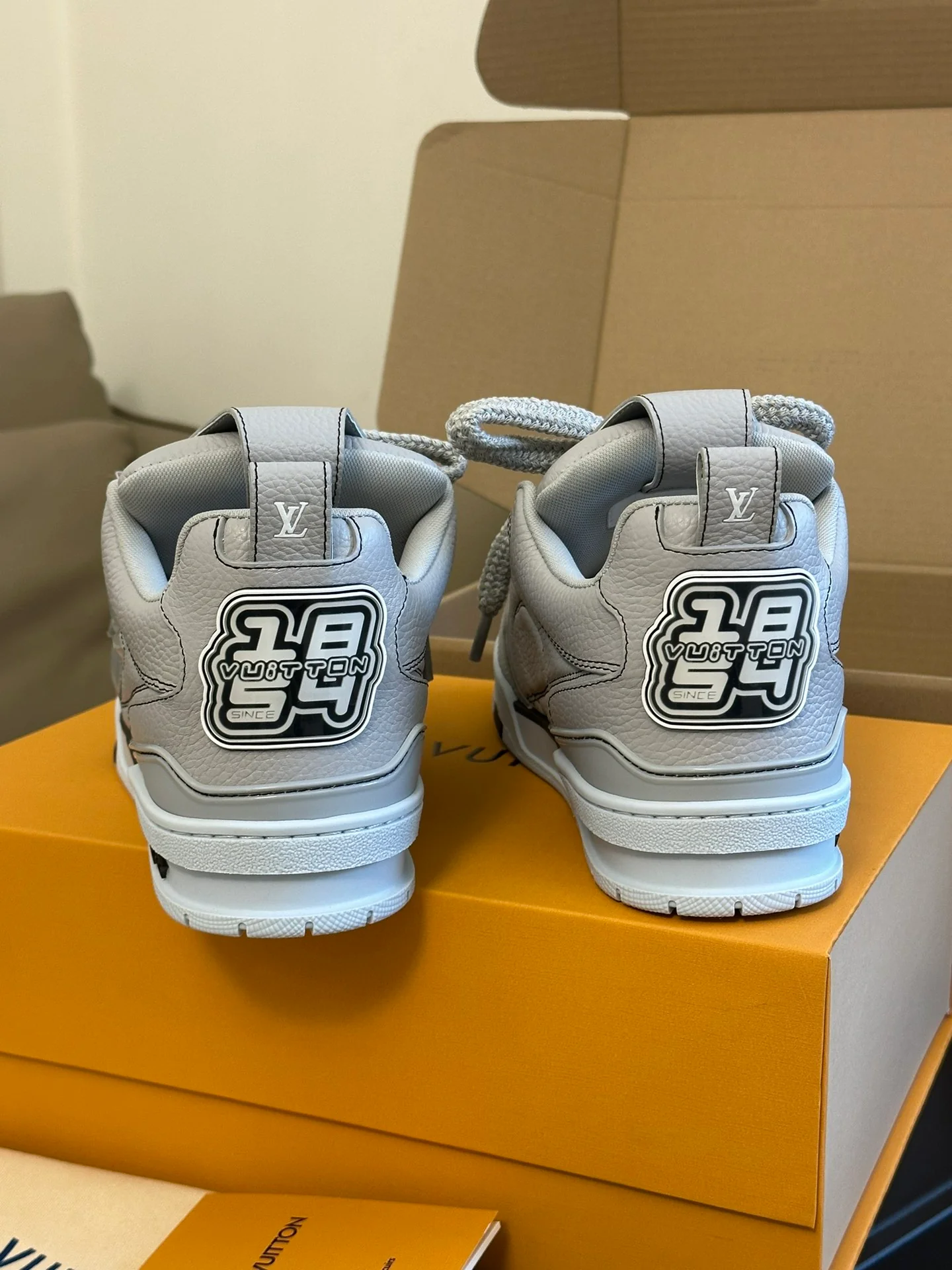 Новинка LV 2023 - Кроссовки - Серебристо-серые