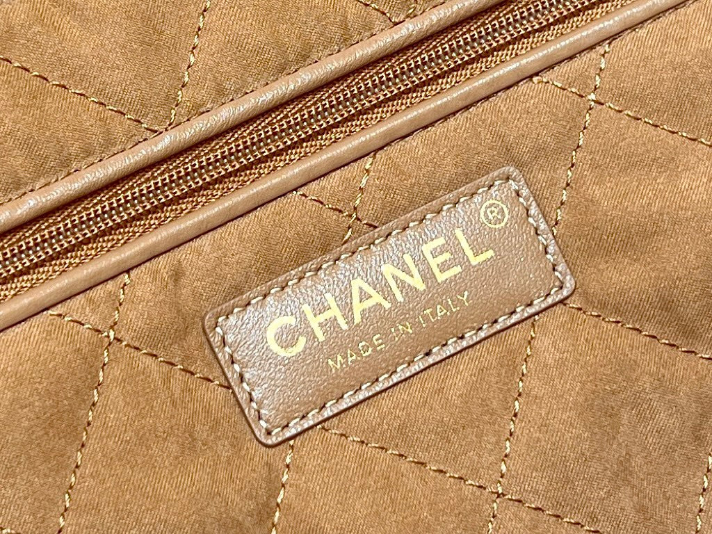 Chanel - Коричневая кожаная сумка длиной 22 дюйма с текстурой в виде шариков (в стиле мусорного мешка).