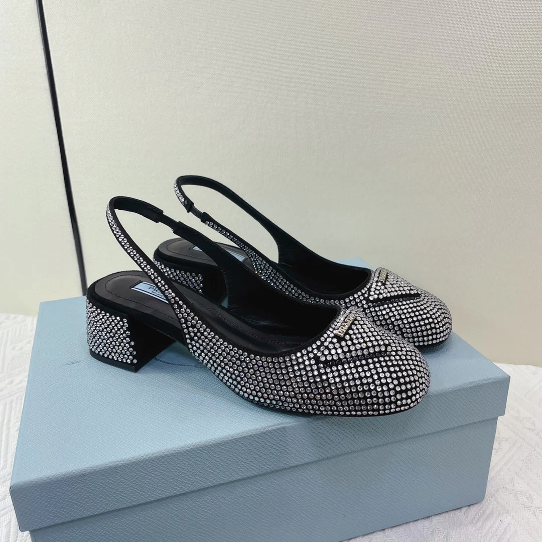 Туфли Prada - Prada - Украшены стразами - На низком каблуке - Туфли Мэри Джейн - Серебристые