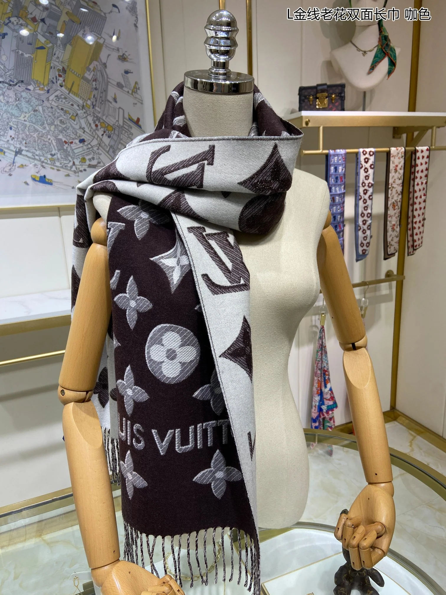 Двусторонний шарф LV с золотой нитью и монограммой - черный