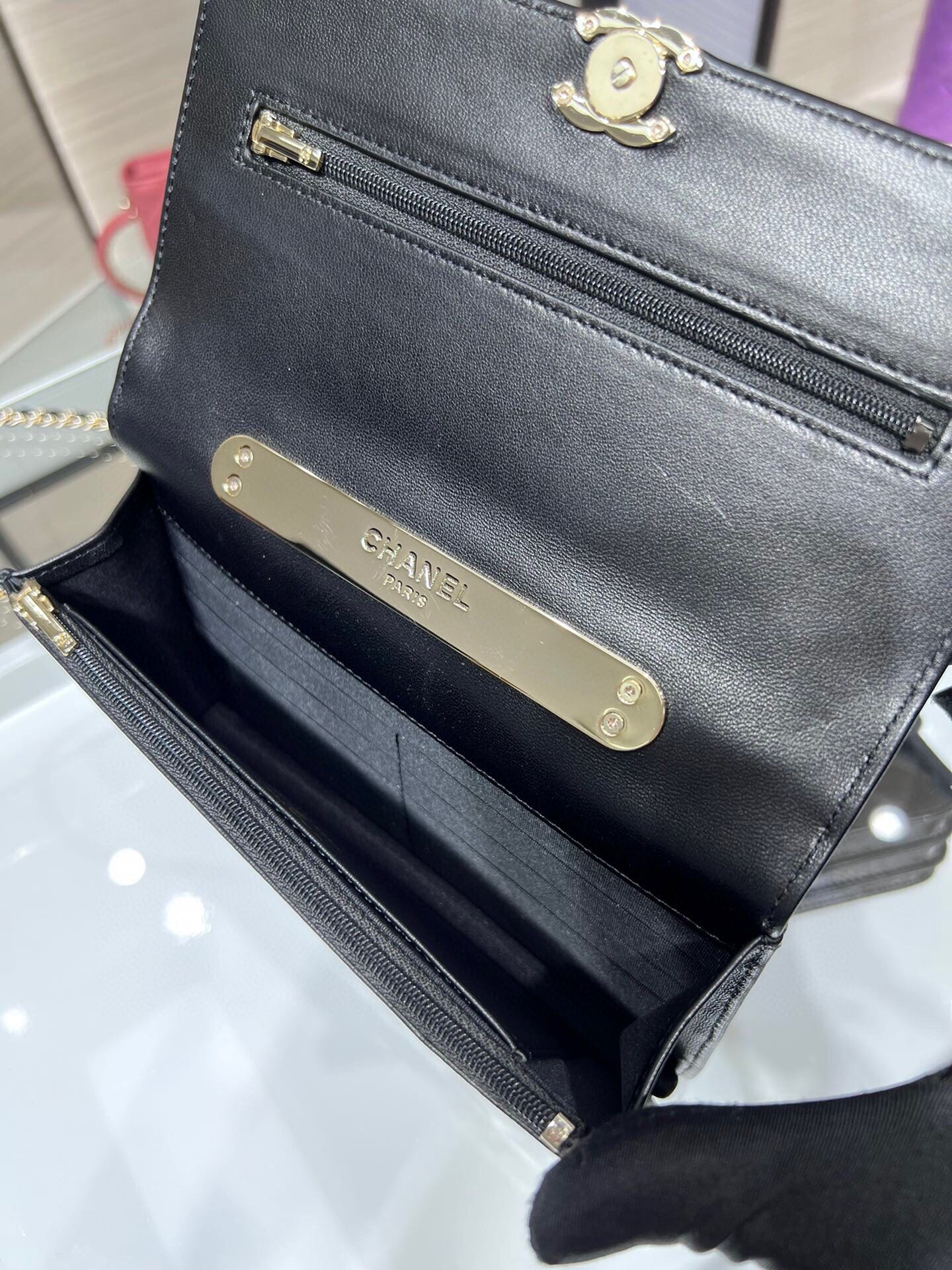 Новинка 2022 года от Chanel - Ручка WOC - Овечья кожа - 19 см - 1