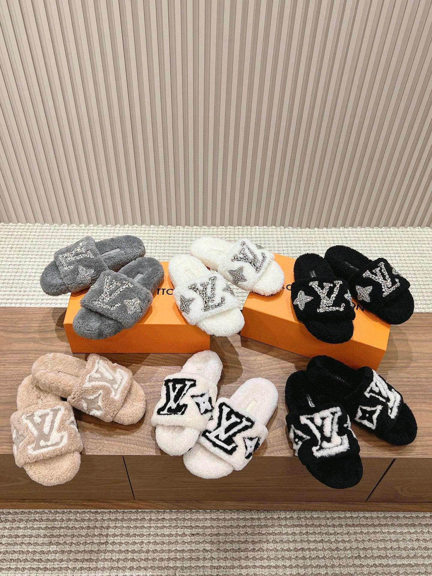 LV-2024 - Шерстяные тапочки - Изображение из коллекции