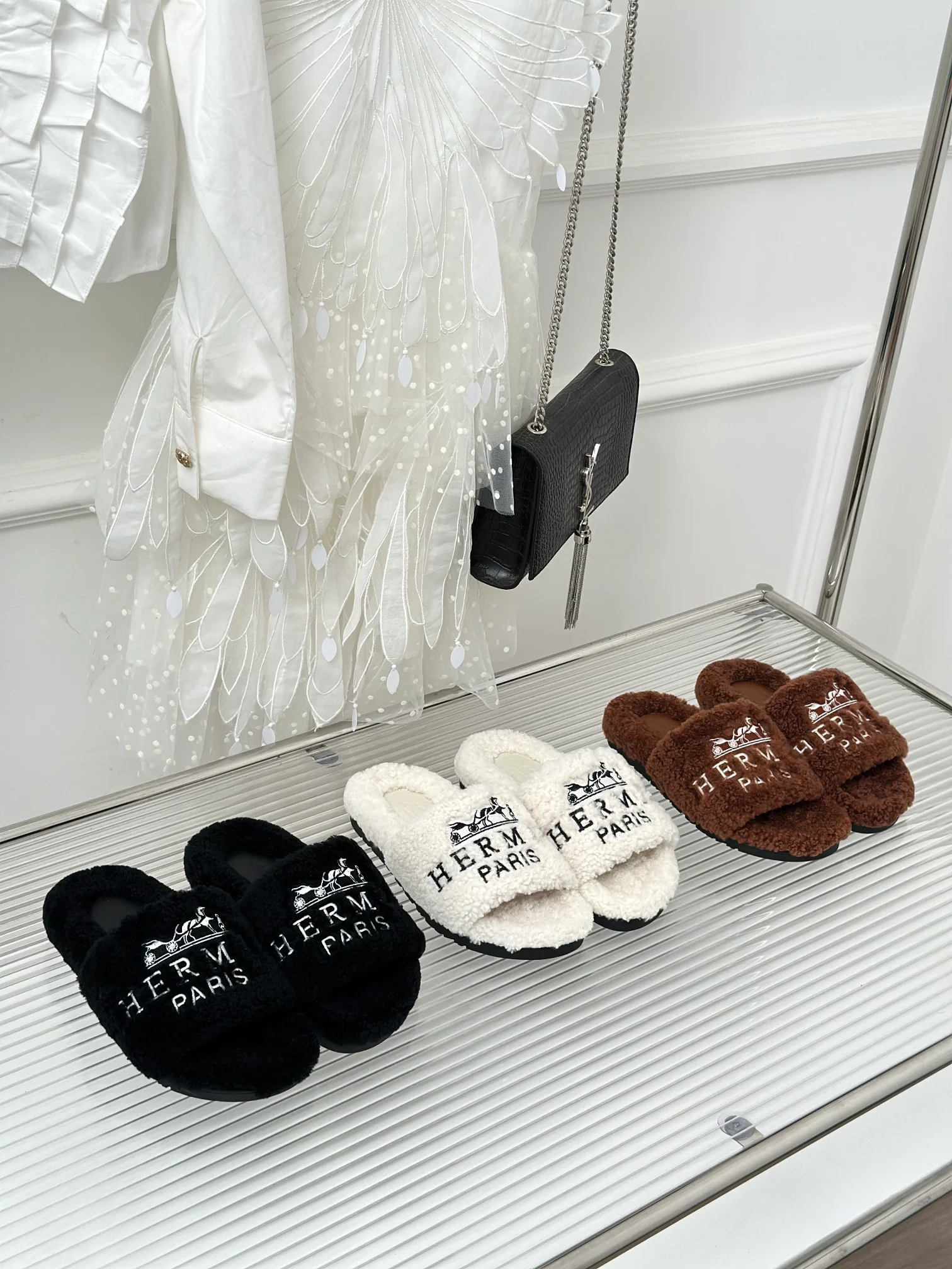 Новинка сезона осень/зима 2023 от Hermes - Меховые тапочки - Черные