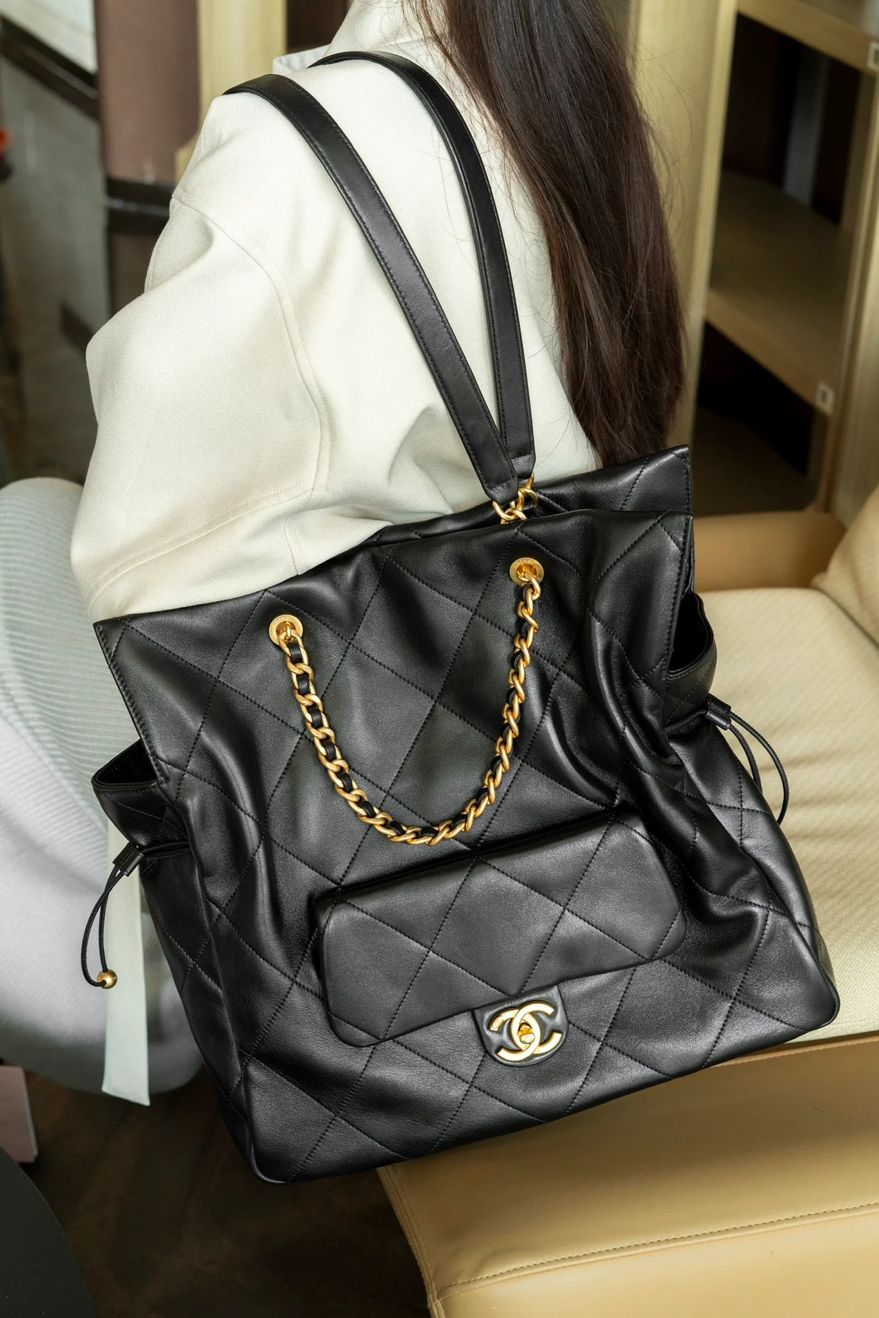 Большая сумка-шоппер Chanel 25c, черно-золотая.