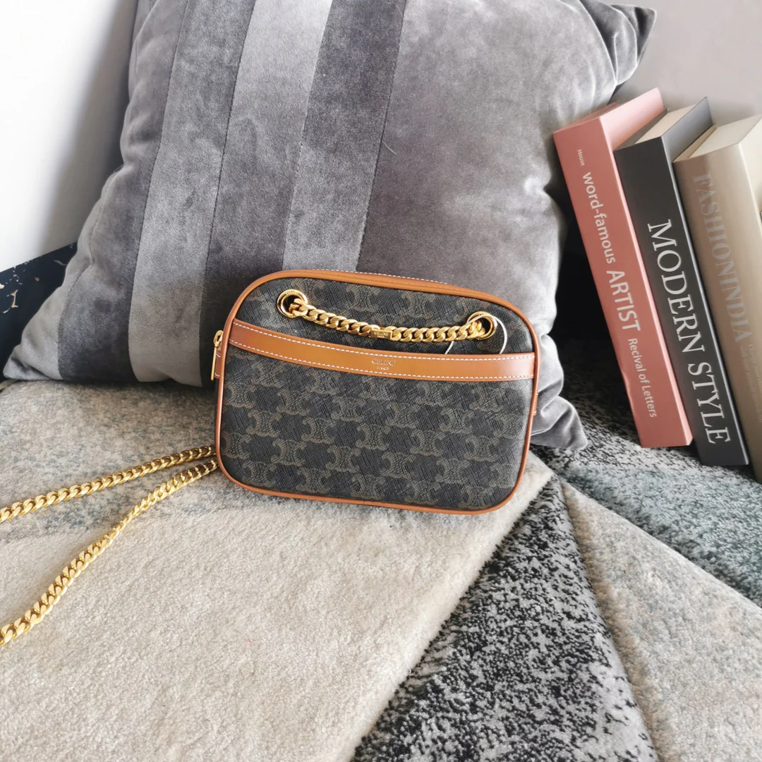 Маленькая сумка Celine Patapans с логотипом, белая - 1