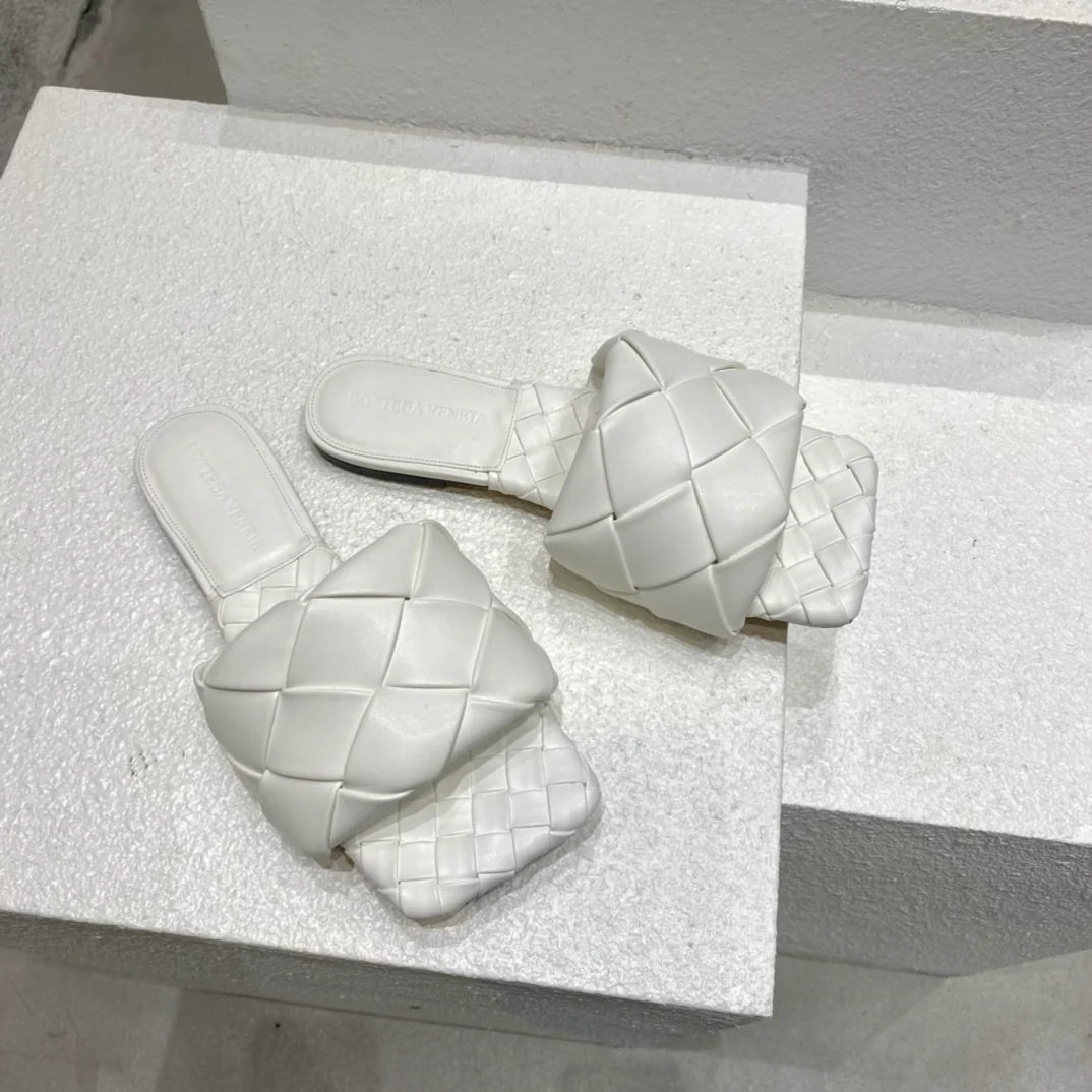 Новинка сезона весна/лето 2021 от BV - Плоские плетеные тапочки - Белые