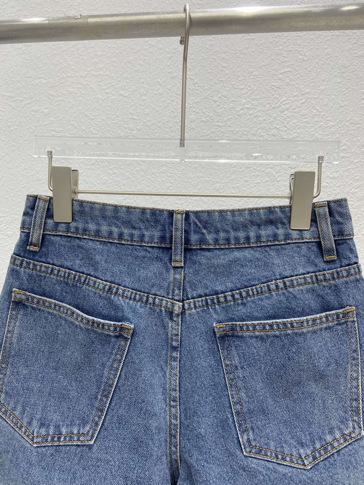 Balenciaga 2404 - Джинсовые шорты на пуговицах