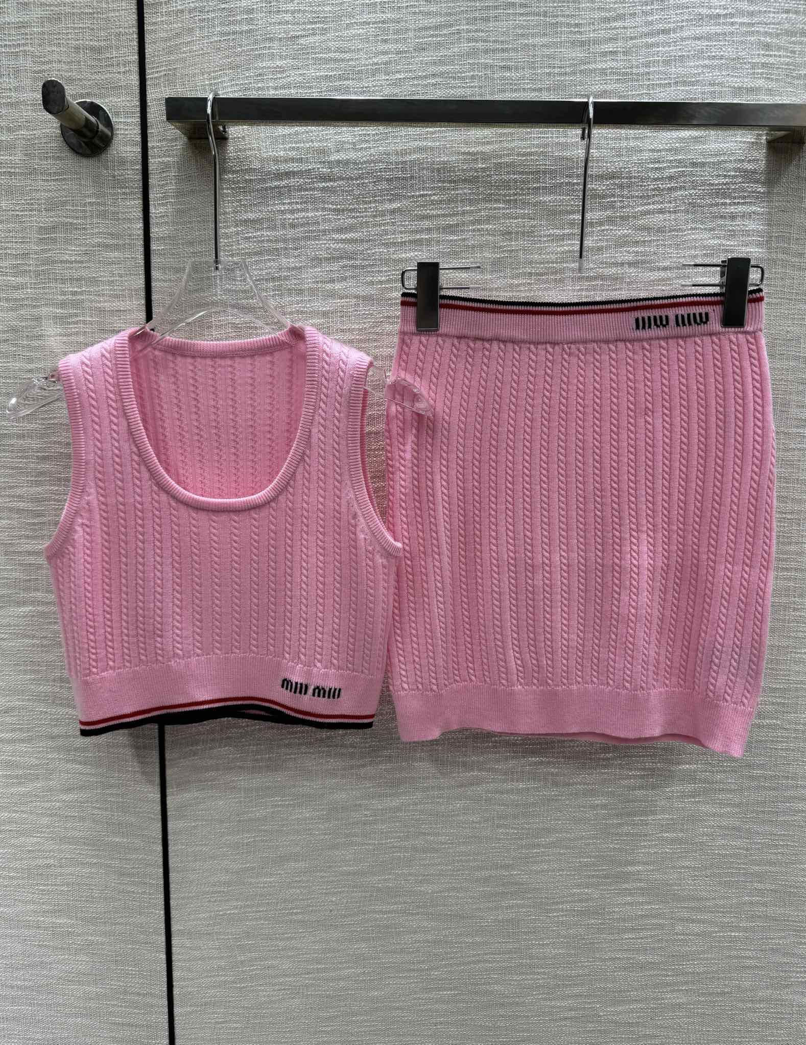 Miu Miu-2404 - Молодежный и элегантный вязаный комплект