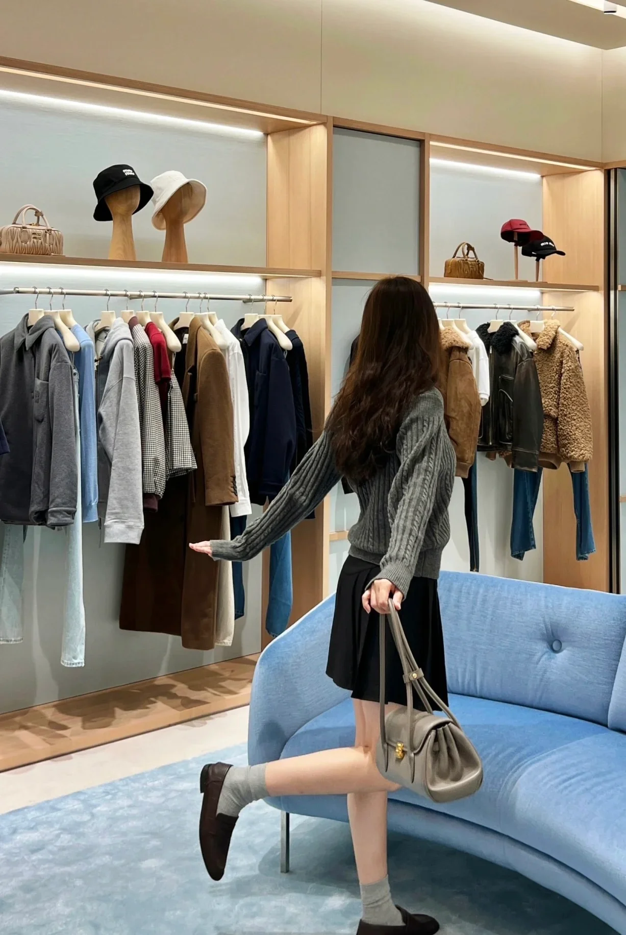 Сумка-багет Miu Miu через плечо — серая — Body Wear Sharing