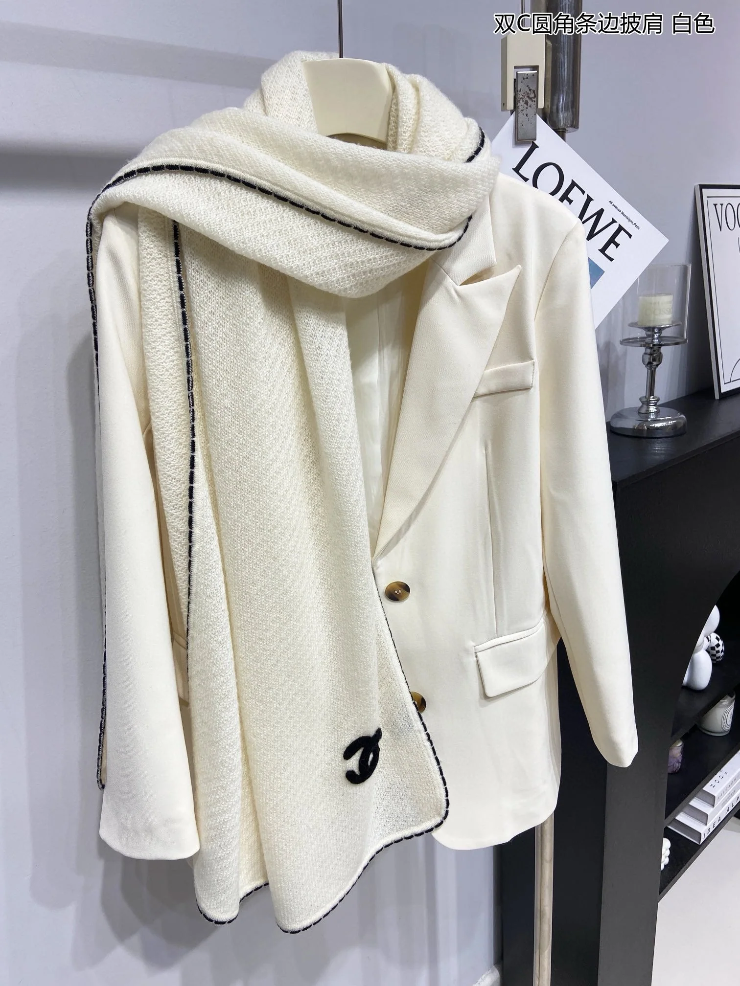 Шаль Сяо Ай Цзя - 2024, полосатая, с двойными С-образными закругленными углами - 1