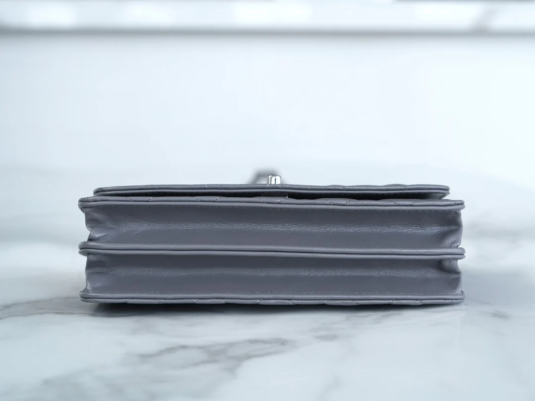 Chanel - Новая гармошка с ручкой, украшенной стразами - Серая