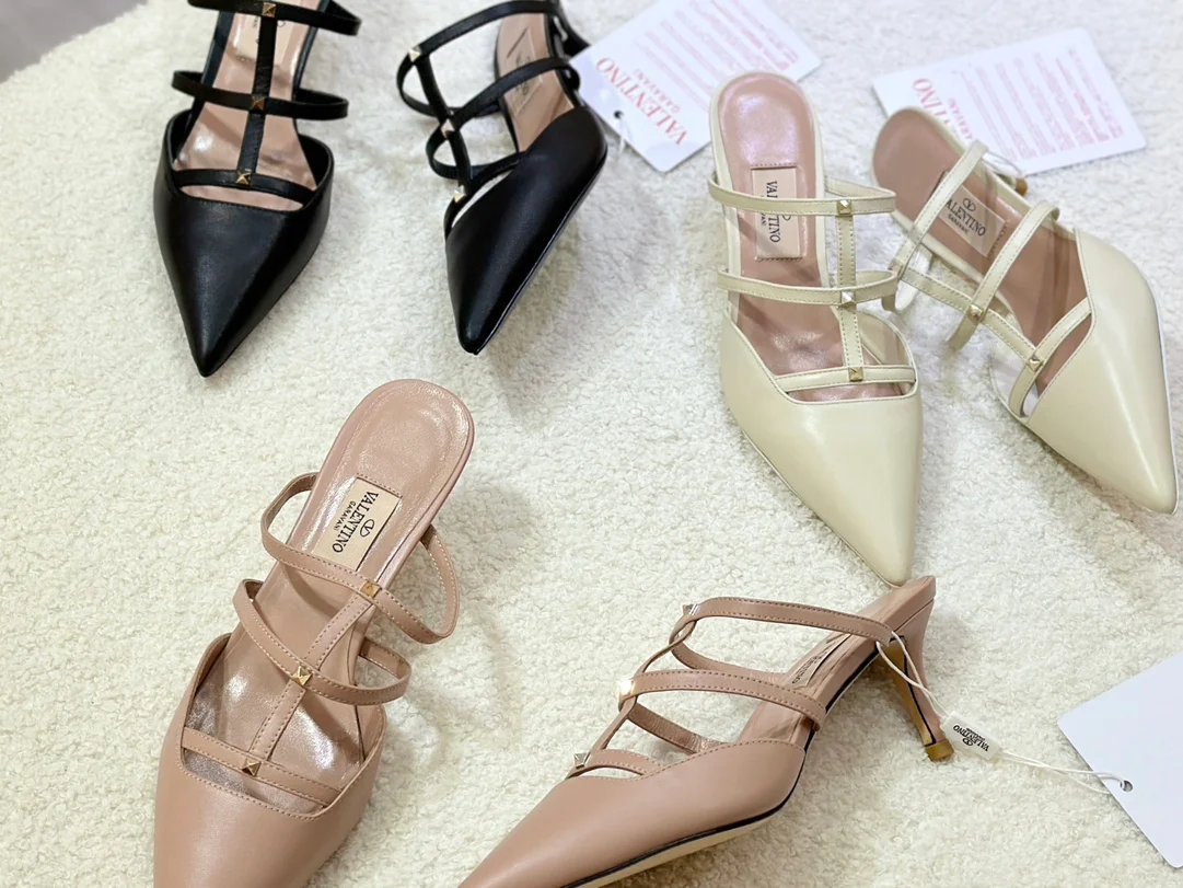 Сандалии Valentino 2024 с тремя ремешками и открытой пяткой - изображение из коллекции