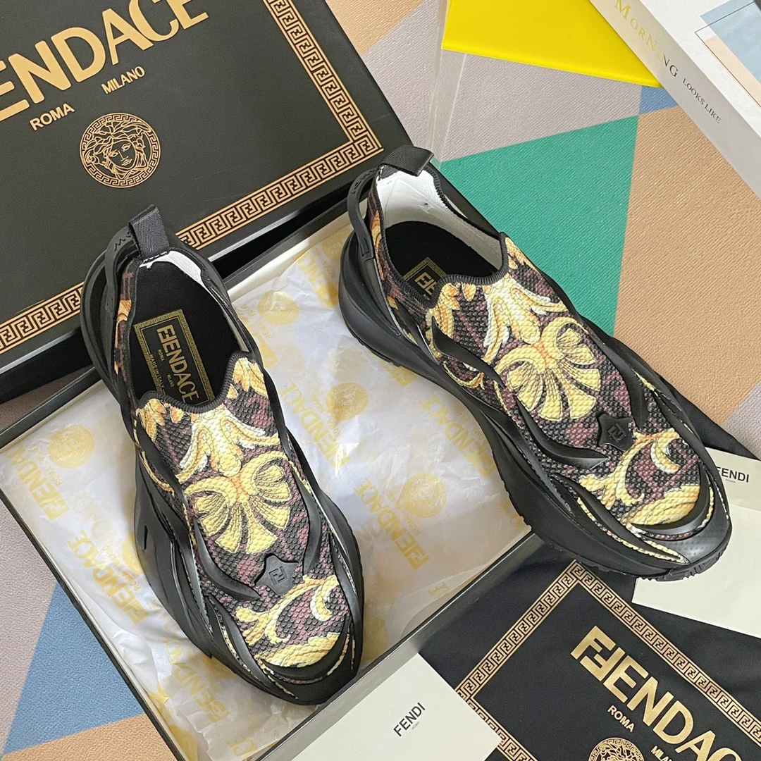 Новинка 2023 года от Fendi - кроссовки Flow Series Flyknit - коллаборация - черные