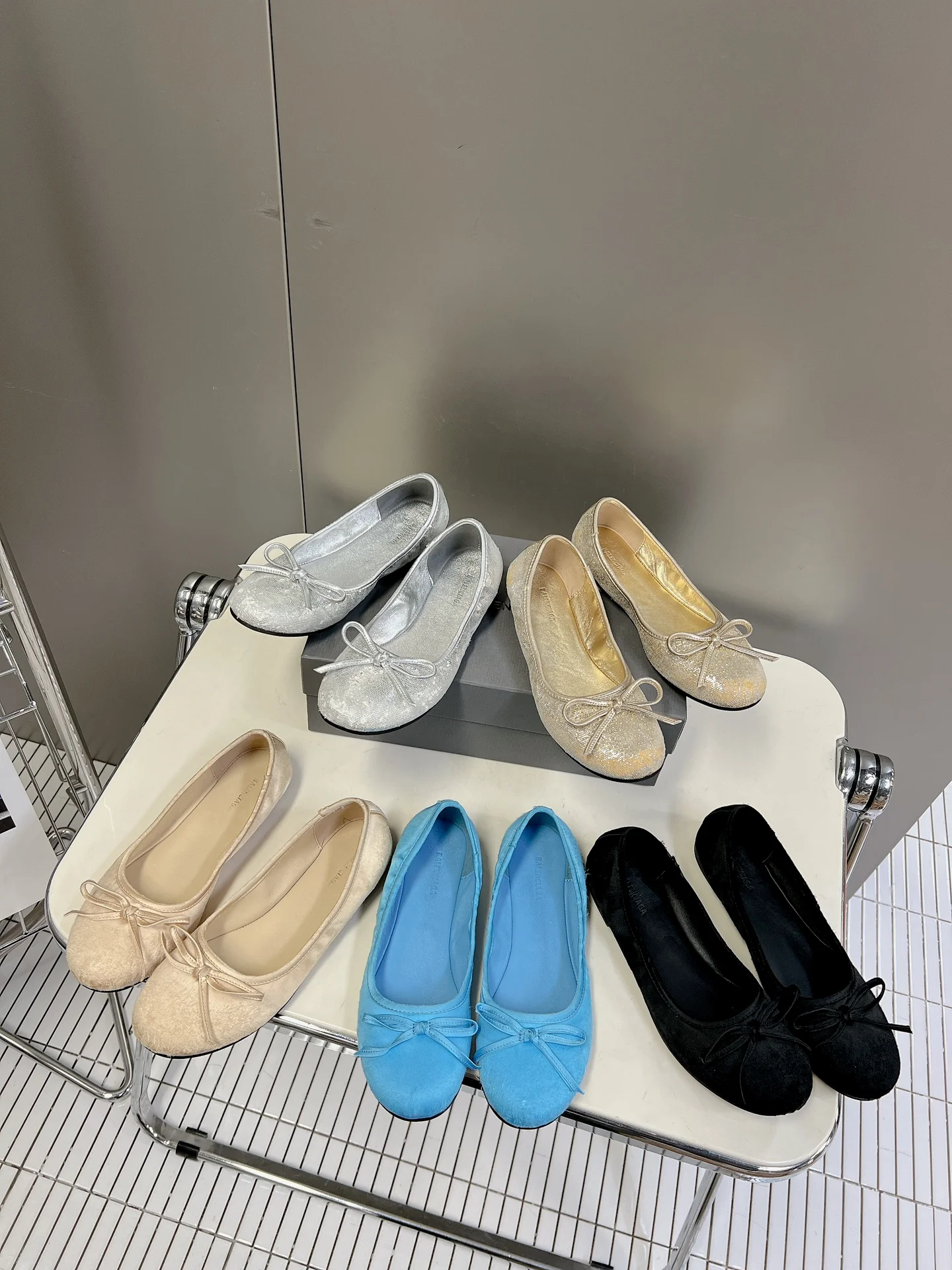 Коллекция Balenciaga 2023 года с подиума - Балетки - Абрикосовый цвет