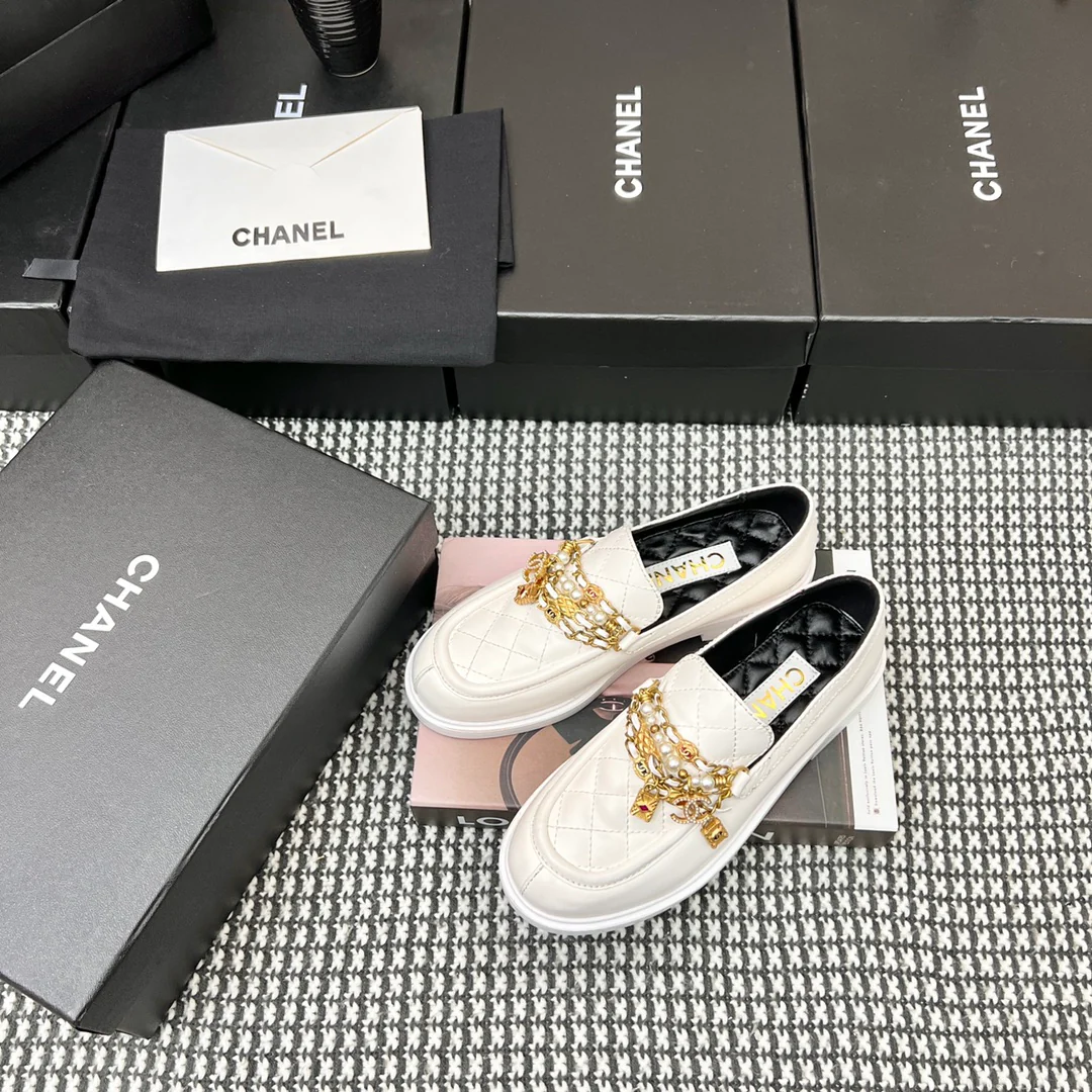 Туфли-балетки Chanel в афро-стиле