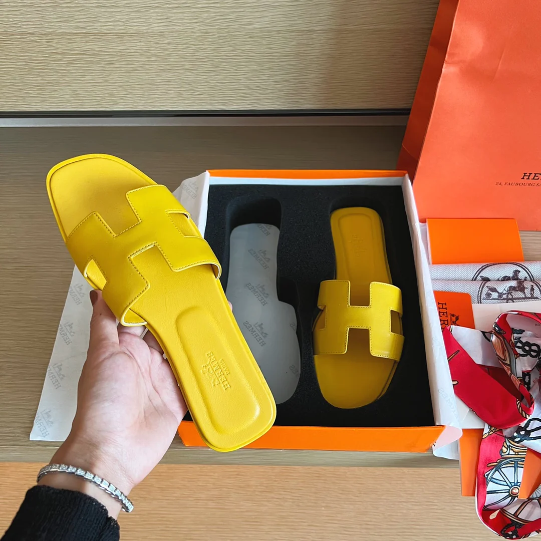 Сандалии Hermes на плоской подошве - верх из однотонной кожи - подошва, полностью закрывающая стопу - 3