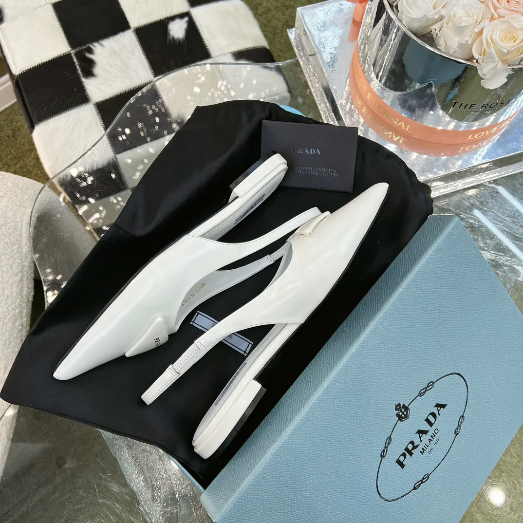 Новинка сезона весна/лето 2023 от Prada - Мюли-балетки с острым носком - Белые