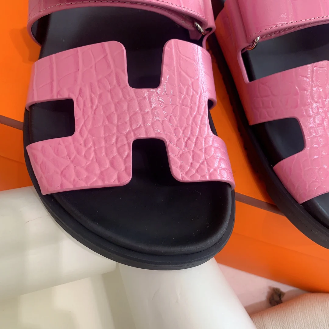 Тапочки Hermes из крокодиловой кожи - розовые