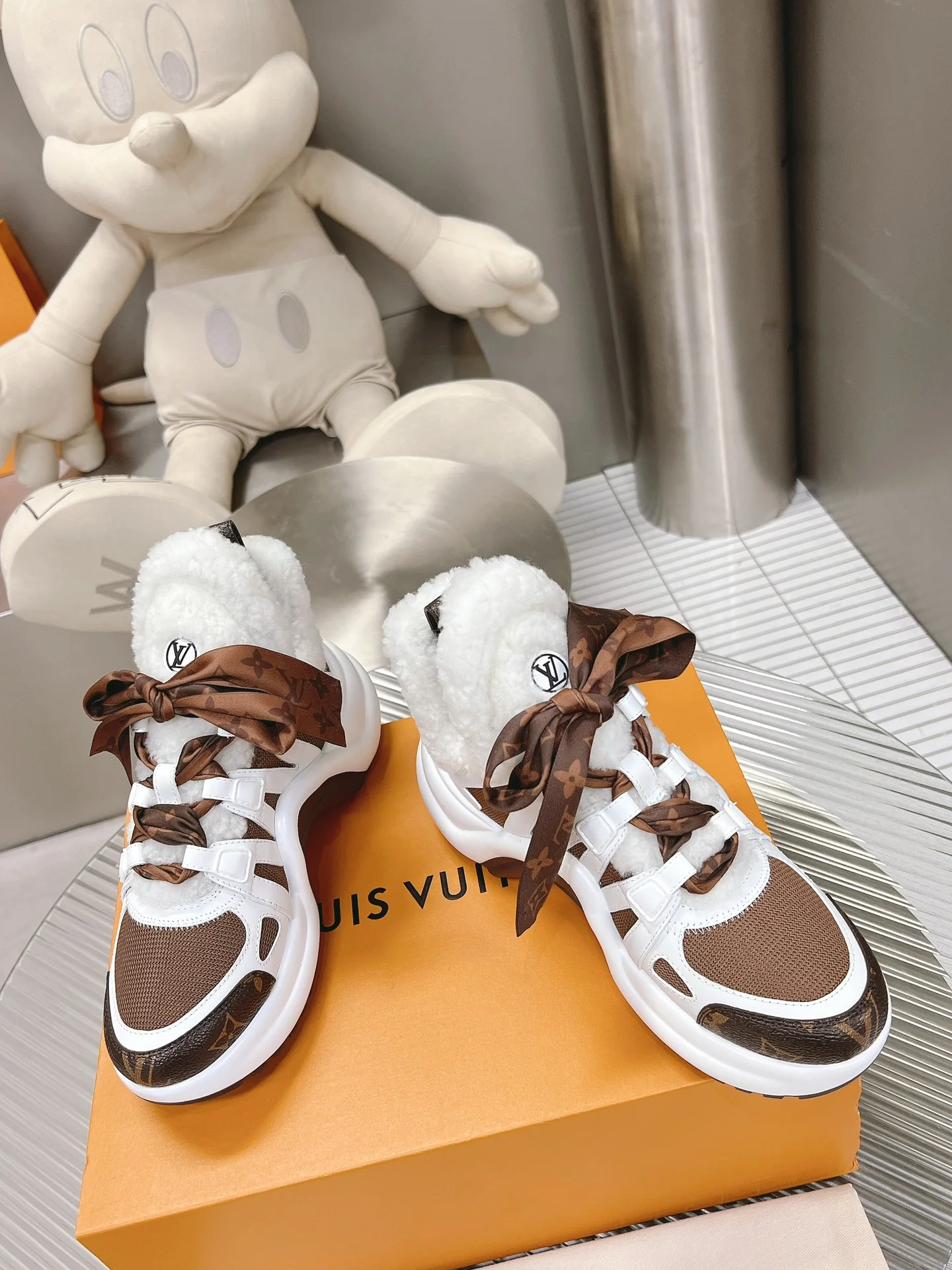 LV - Массивные туфли из шелковой кожи - Коричневые